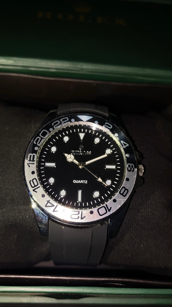 BEAUTIFUL PREMIUM CLASSIC WATCH IN BLACK COLOUR